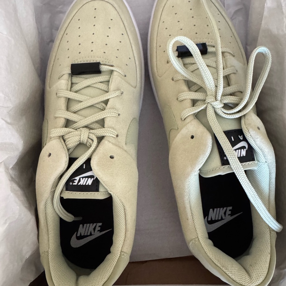 Rare Nike women’s af1 sage low sneakers